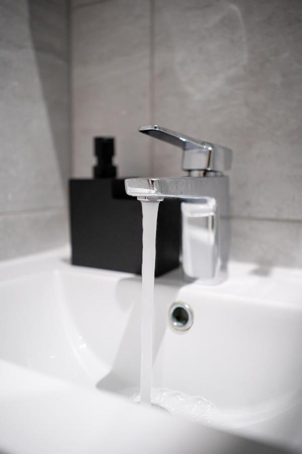 Studios With Ensuite Showers & Share Kitchens Prime Location Near Hospital, Town Center Apt 3 St Helens  Zewnętrze zdjęcie